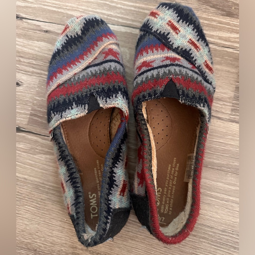 TOMS size 7